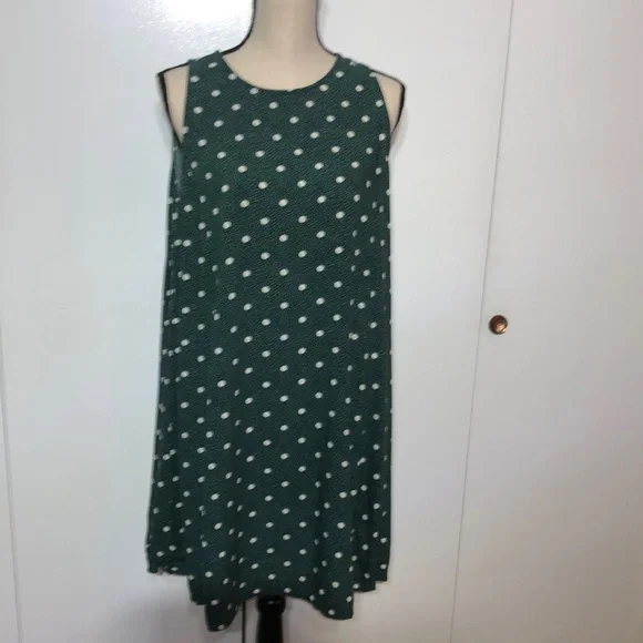 Old Navy green w/ white dots Fit n Flare dress medium
